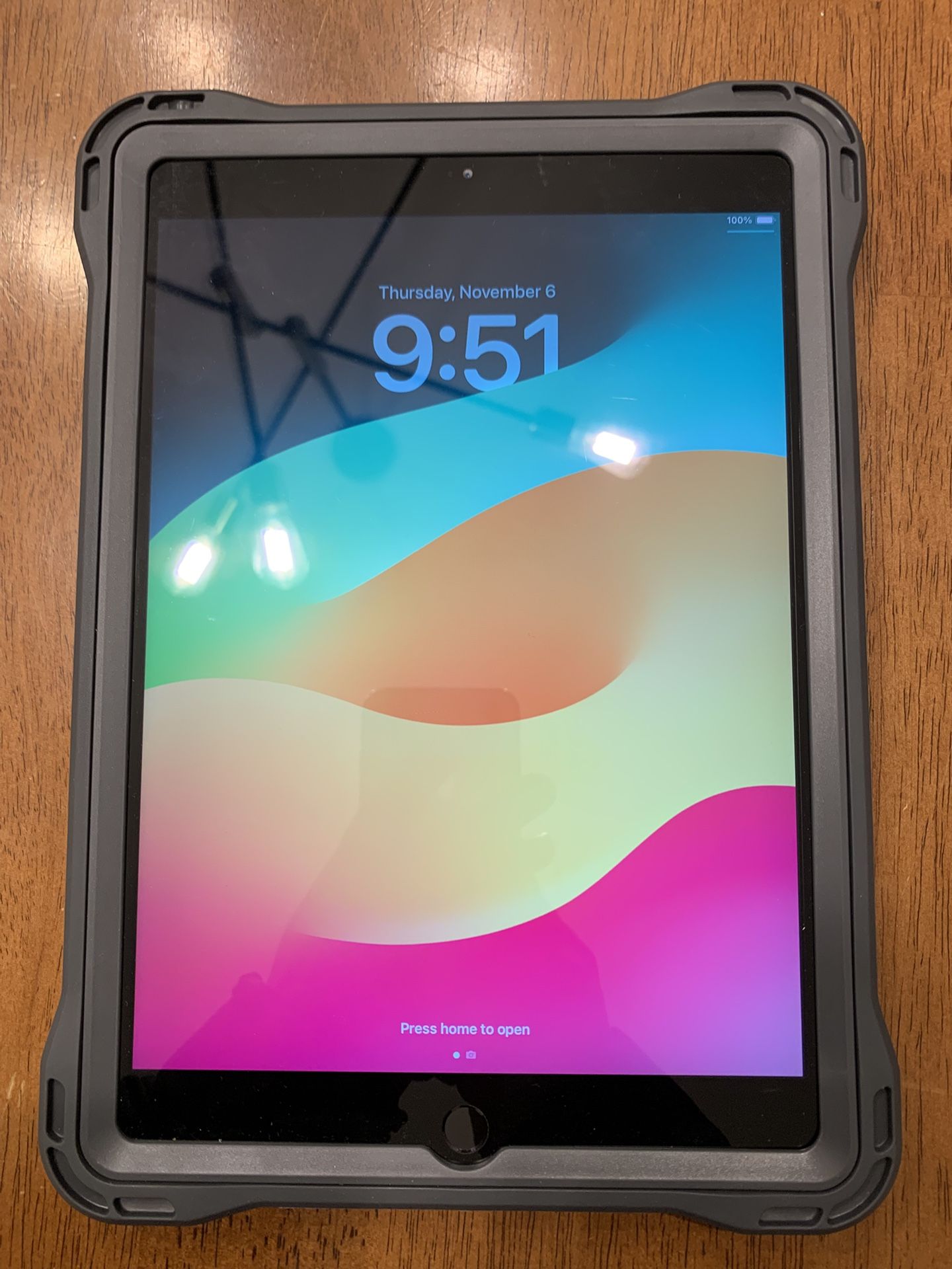 Apple iPad 7th Generation 10.2” Unlocked Like New!