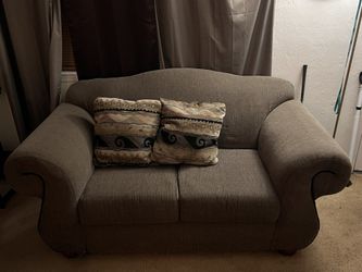 Comfortable Neutral Loveseat – Clean & Sturdy