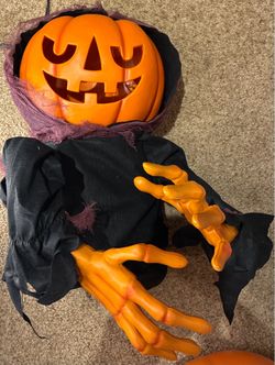 Jack-O-Lantern Moves and Makes Sounds