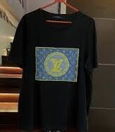 LV embroidered T Shirt Medium size    Black..