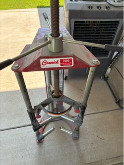 Spring strut compressor