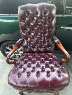 Tuft Executive Chair