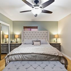 Bedroom set/Grey wood