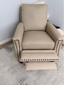 Recliner Leather studded