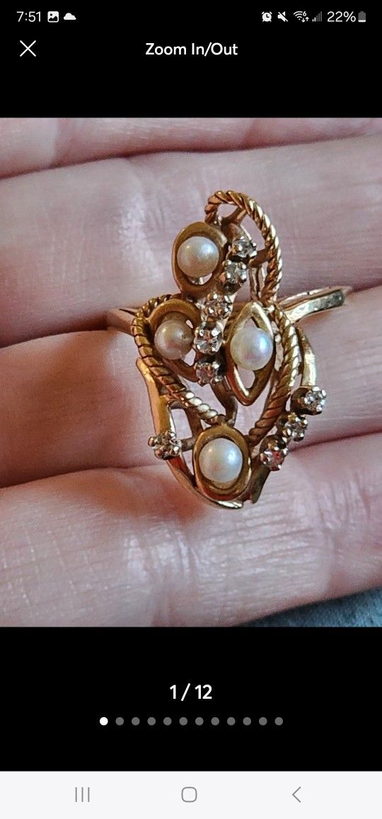 Beautiful 14k Gold Pearl And Diamond Ring.