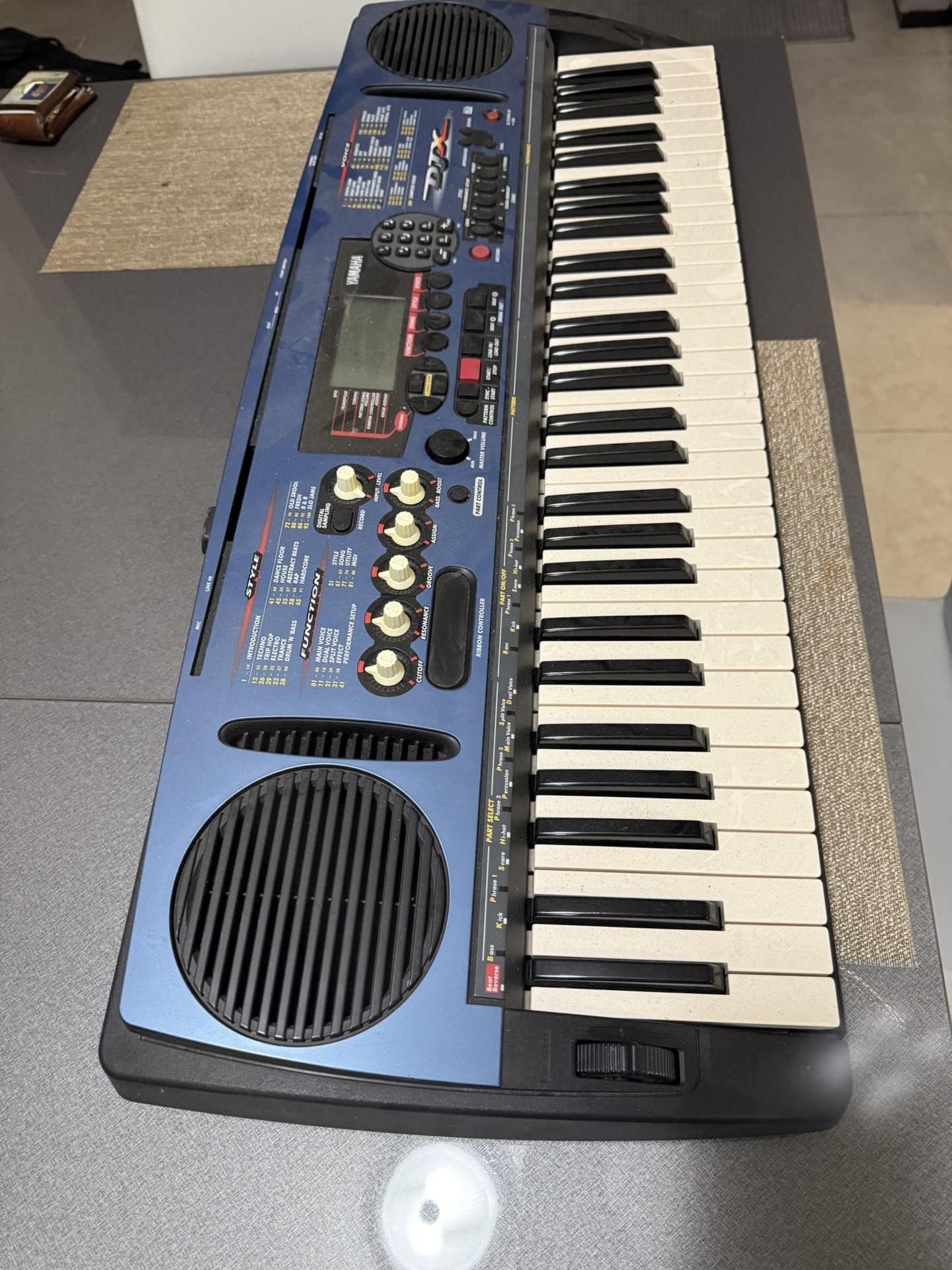 Yamaha DJX Keyboard, Sampler, Sequencer