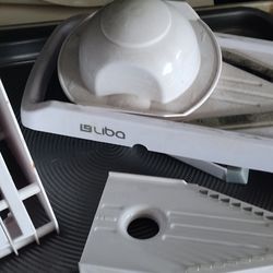 All set slide shedder cheese or onion , cumber kind