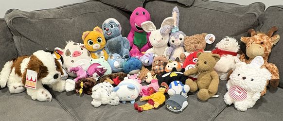 Stuff animal plushes Lot of 31 pieces.