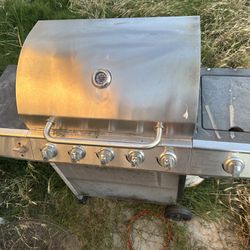 Gas Grill - Tank Included