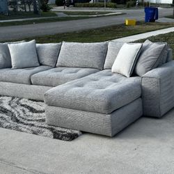 Luxury Grey Sectional Couch - Delivery Included 🛻