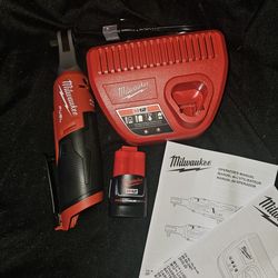 Milwaukee M12 FUEL Ratchet 3/8" Kit - ¡NUEVA EN CAJA!