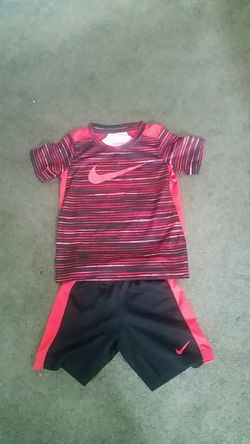 Toddler boys Nike Short Set size 4T
