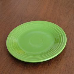 Vintage Fiesta ware Homer Laughlin Luncheon Salad Plate 9" Retired 
Green. Perfect shape,