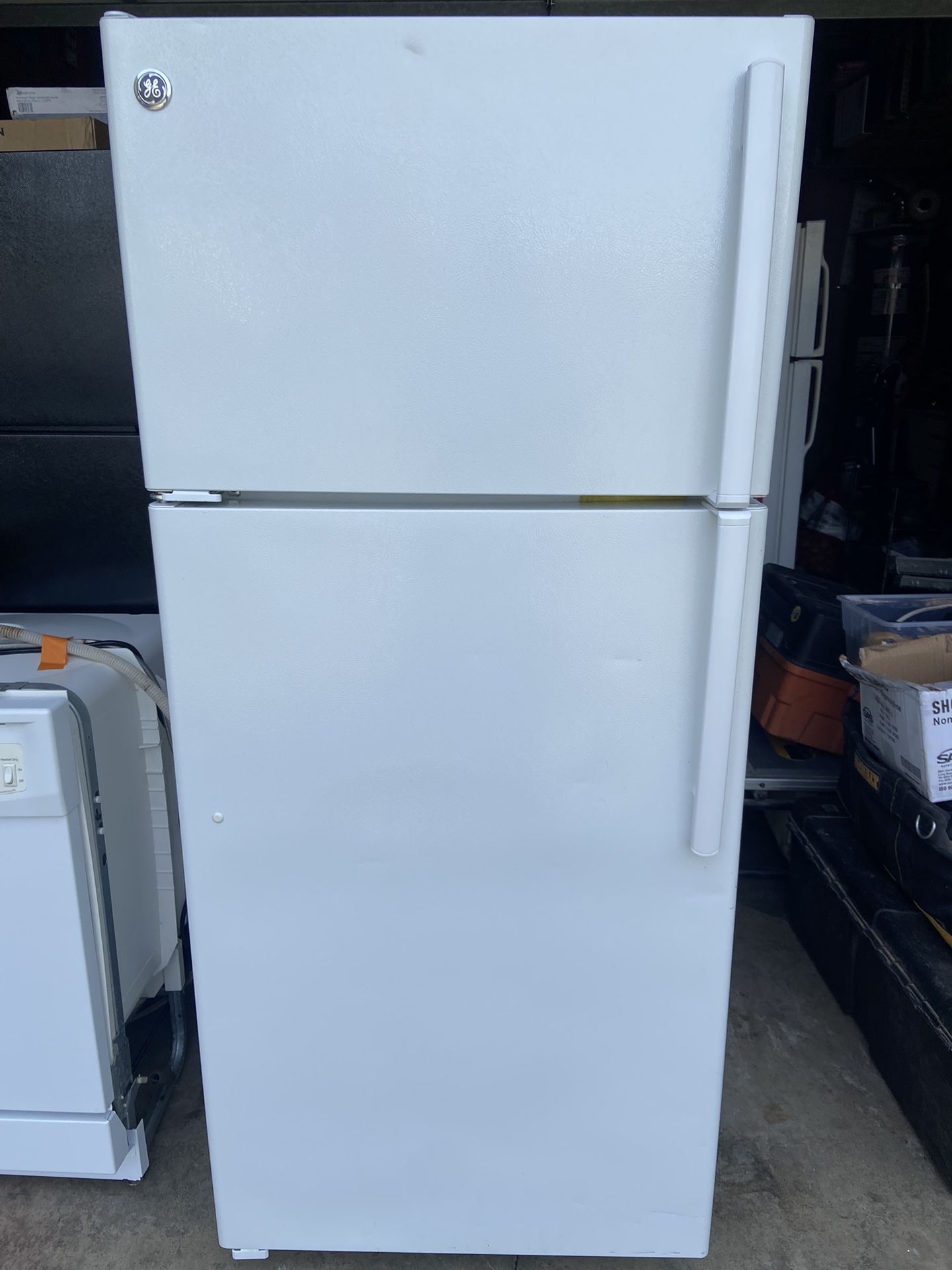 Refrigerator 