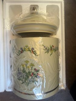 Lenox Canister with Lid - Spice Garden - FLOUR