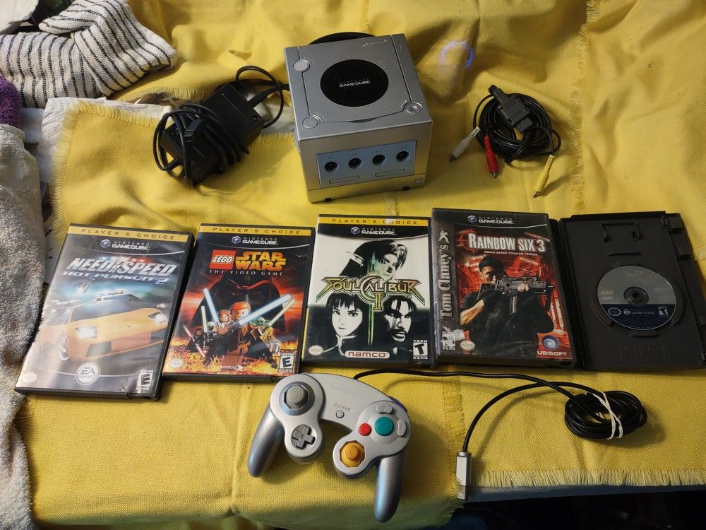 Perfectly Good Working Nintendo GameCube Limited Edition Platinum Edition Five Games One Controller Will Not Separate