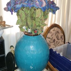 Vase w/silk Flowers