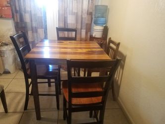 Pud table whit 4 chairs 120
