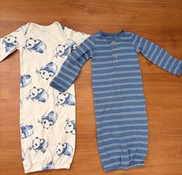 NWOT Carters 3M gowns