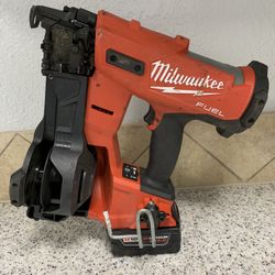 Milwaukee M18 FUEL 18-Volt Lithium-Ion Brushless Cordless Coil Roofing Nailer Combo Kit with (1) 5.0 Ah Battery