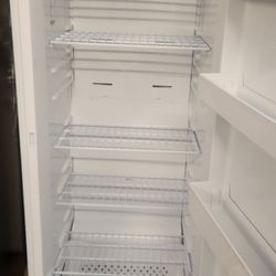 Freezer/ Fridge  Hisense.  Congelador Vertical