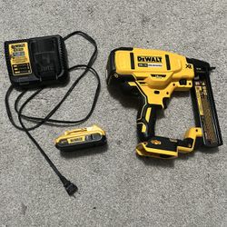 DEWALT DCN680B 20V MAX* XR® 18 GA Cordless Brad Nailer 