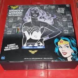 DC Comics Wonder Woman Illuminated Hero Light