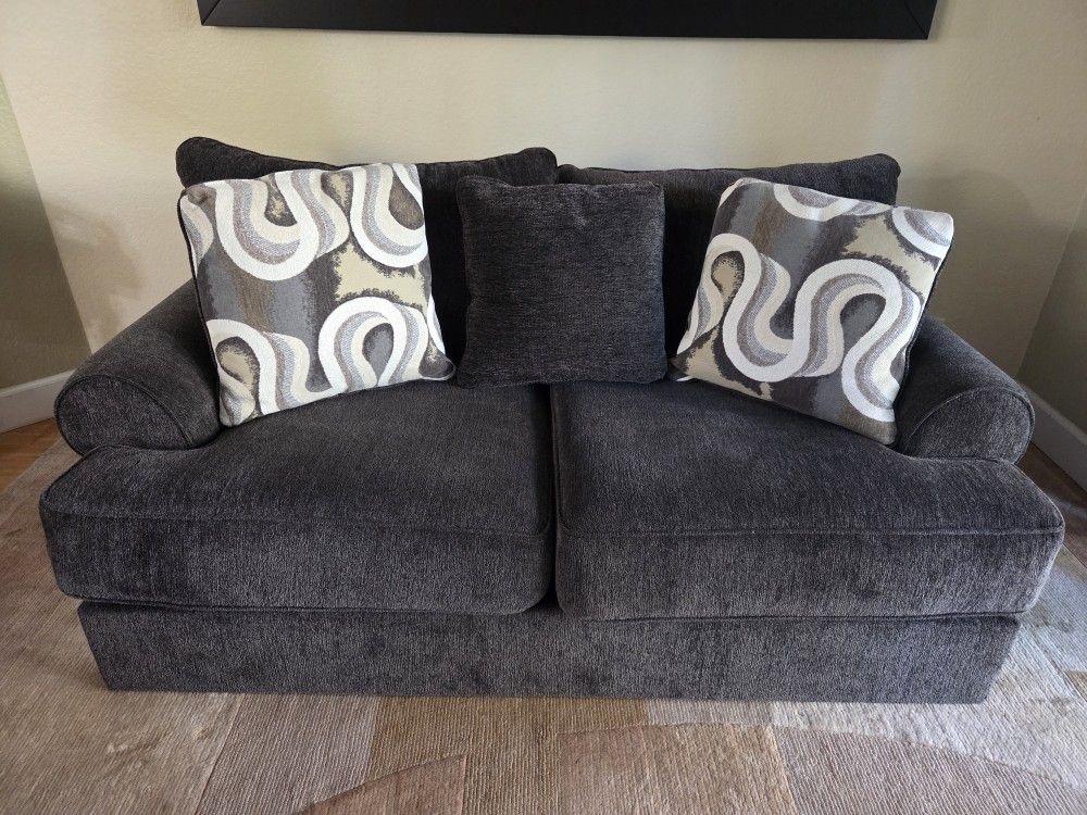 Super comfortable carson loveseat - made in the USA must see