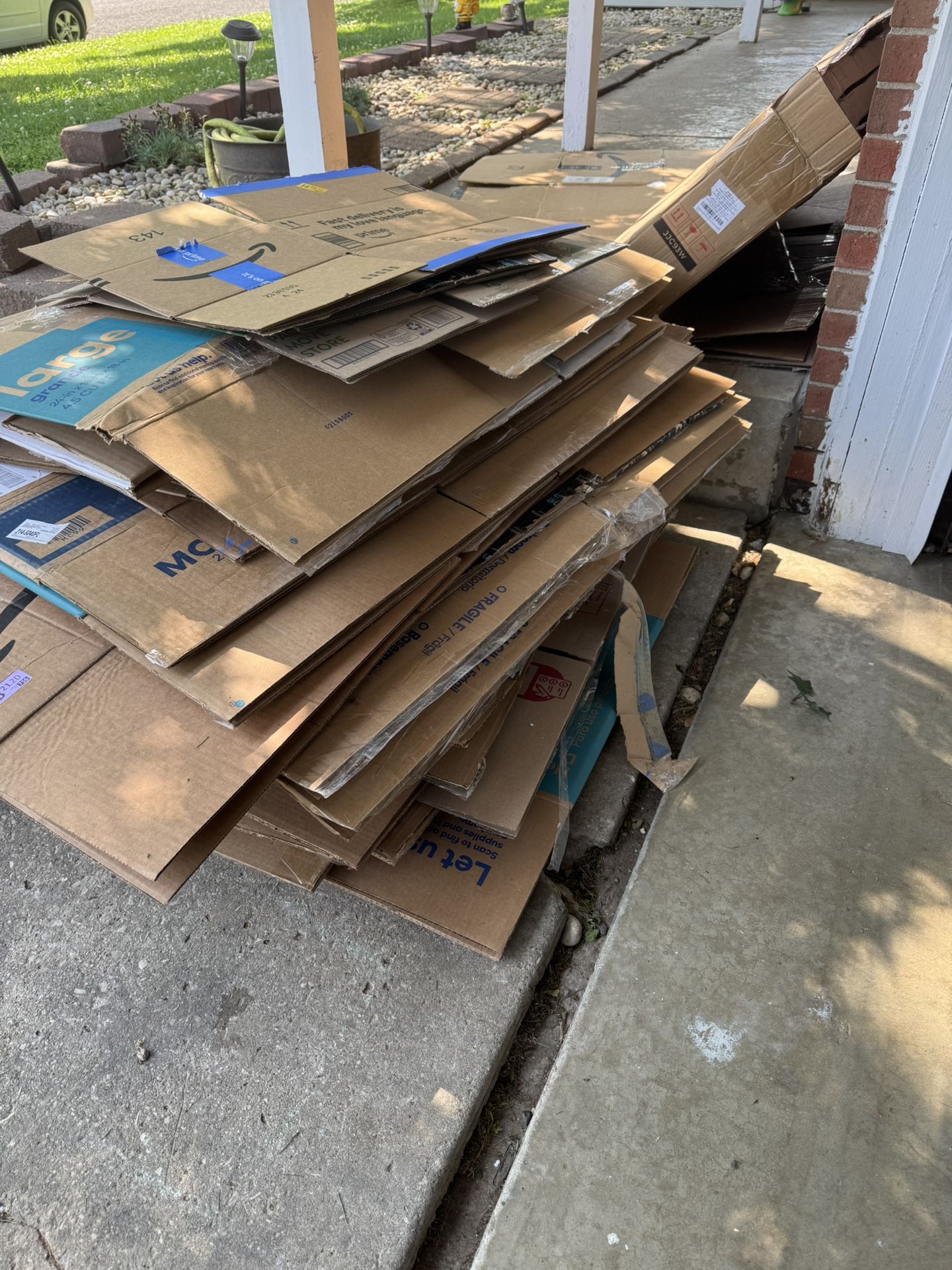 Lots Of Moving Boxes And tv Boxes! 📦