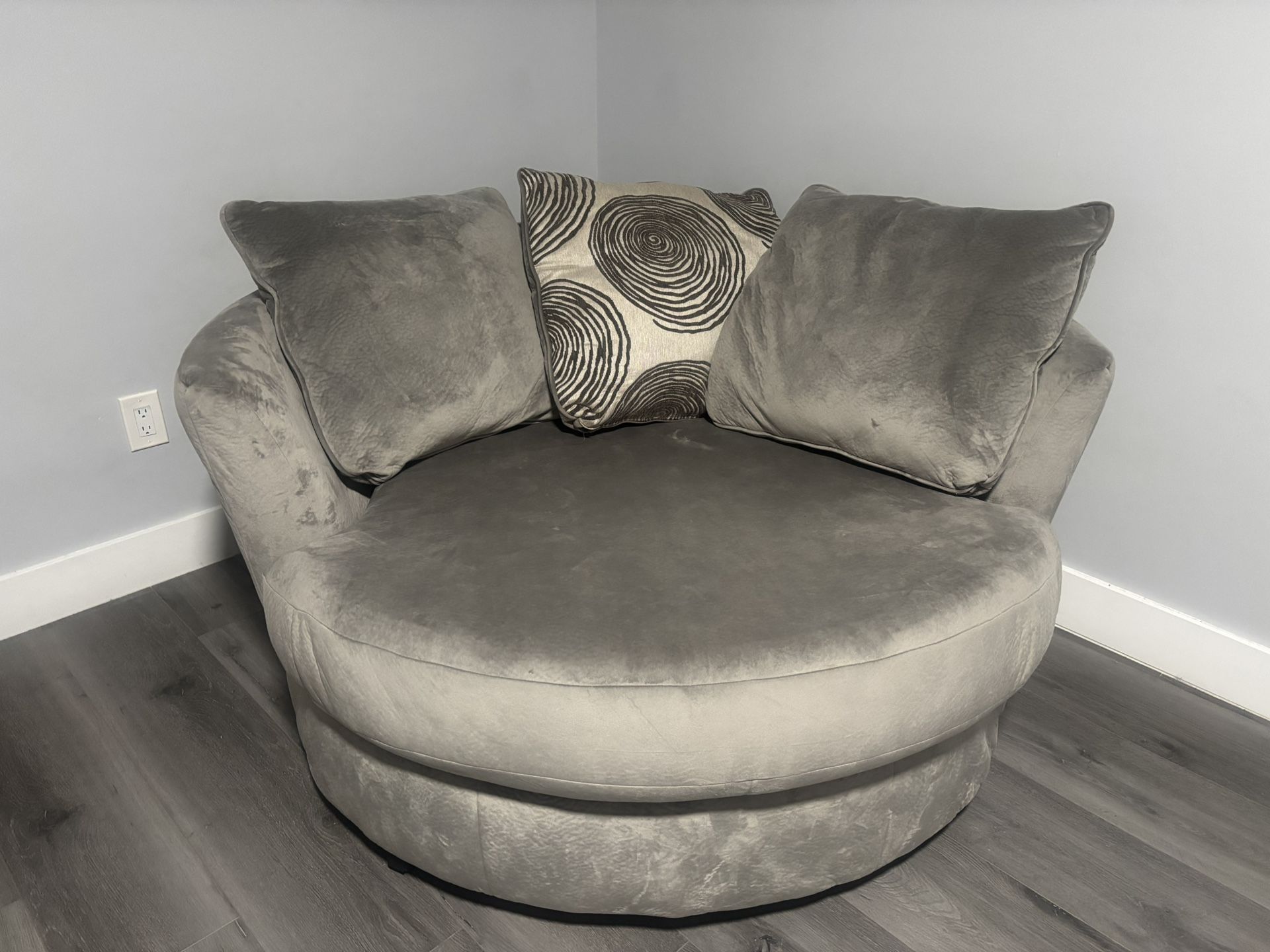 Round Almost brand new Oversized Swivel Loveseat