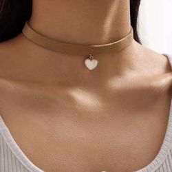 ONE LEFT Beautiful NEW PU Leather With Heart Pendant Charm Women’s Fashion Jewelry Choker 