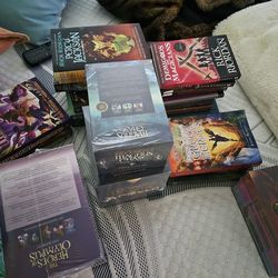 PERCY JACKSON: THE WHOLE UNIVERSE. 36 BOOKS.