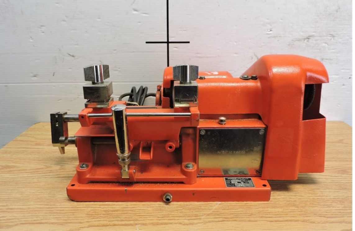 Key Cutting Machine