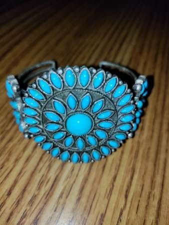 Turquoise color cuff bracelet size small Avon 2005 BRAND NEW IN BOX!Â
