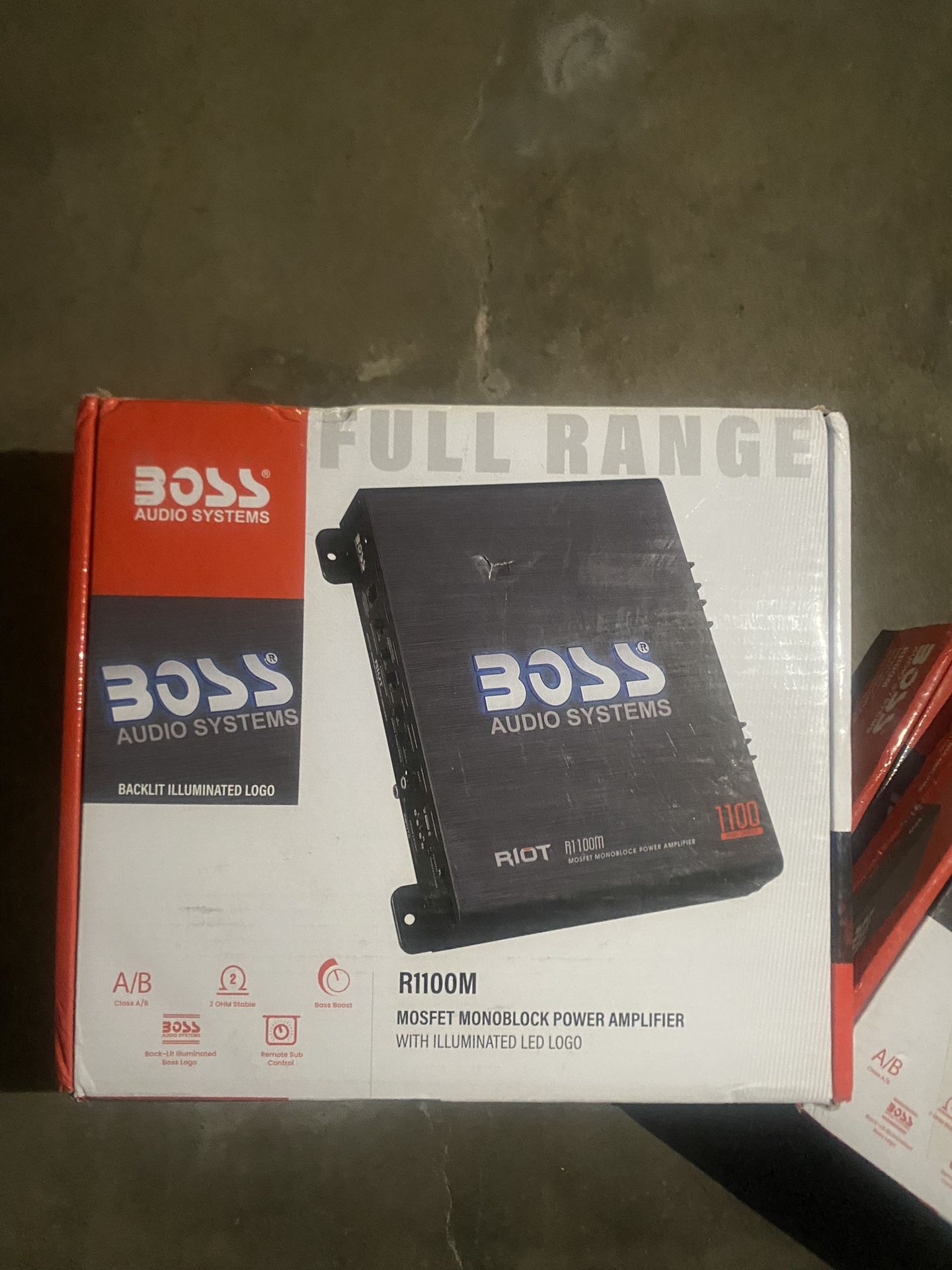 Boss 1100 Watt Amplifier