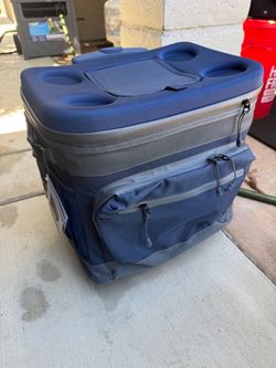 New Sasquatch 26qt Rolling Cooler 26 Quart