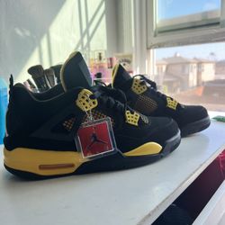 Jordan 4 Yellow Thunder