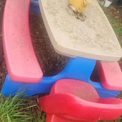 Kids table and chairs