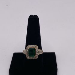 14k 5.2 Grams emerald/halo Ring