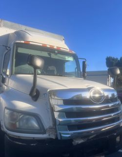 24 ft  Hino box truck