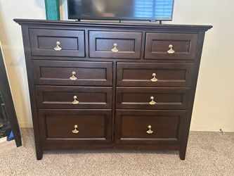 Mahogany Broyhill dresser