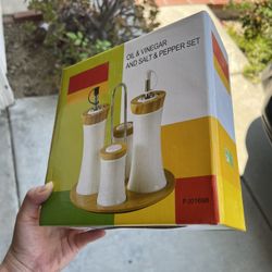 OIL & VINEGAR AND SALT & PEPPER SET