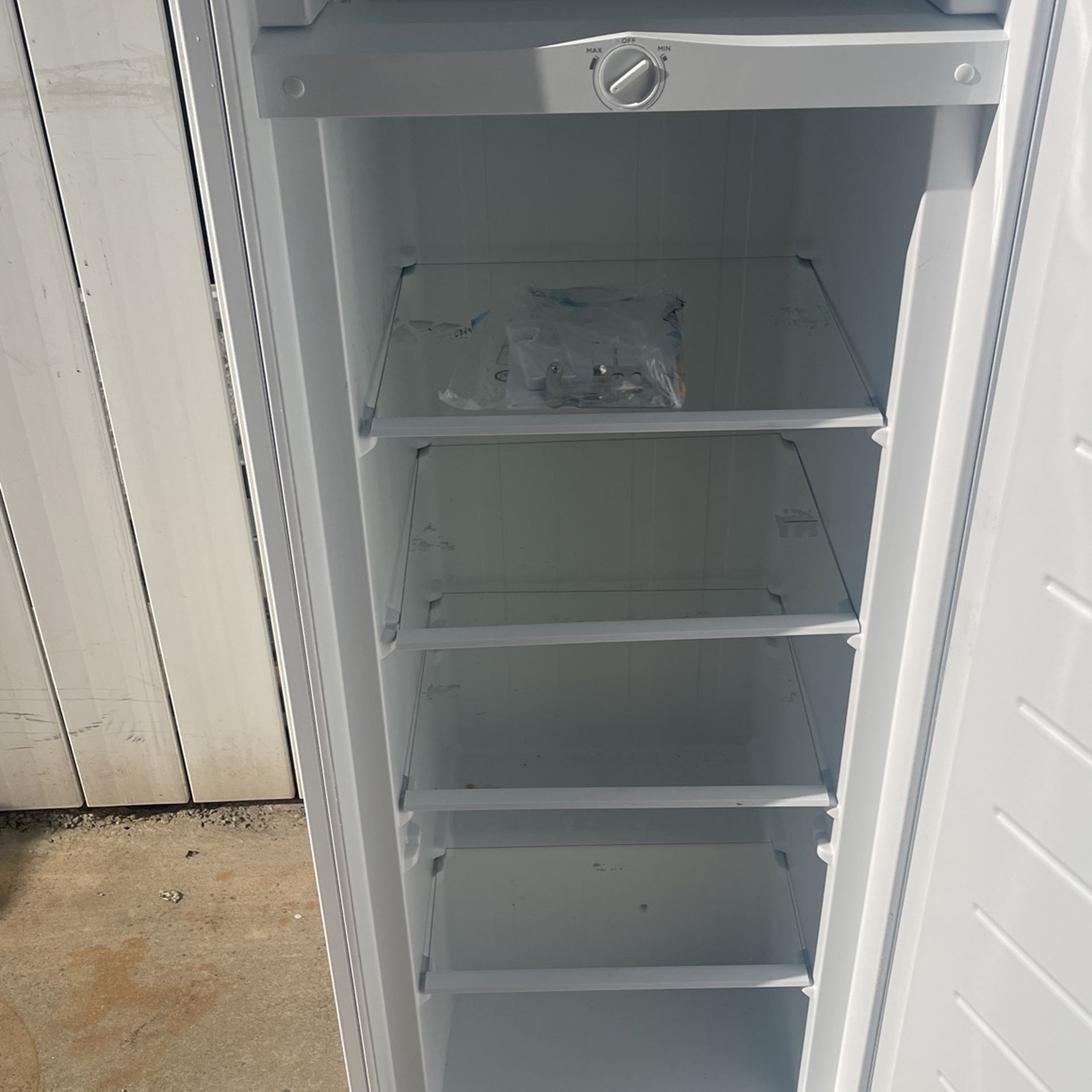 Insignia Upright Freezer for Sale in Moreno Valley, CA OfferUp