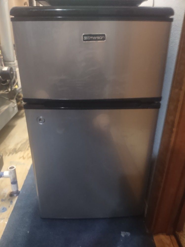 Used Mini Fridge Gets Ice Cold