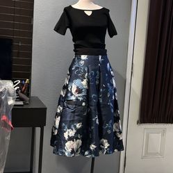 White house black market Full Skirt River Teal w Winter berry size 0