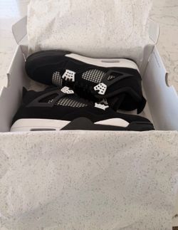 Air Jordan 4 Retro White Thunder
