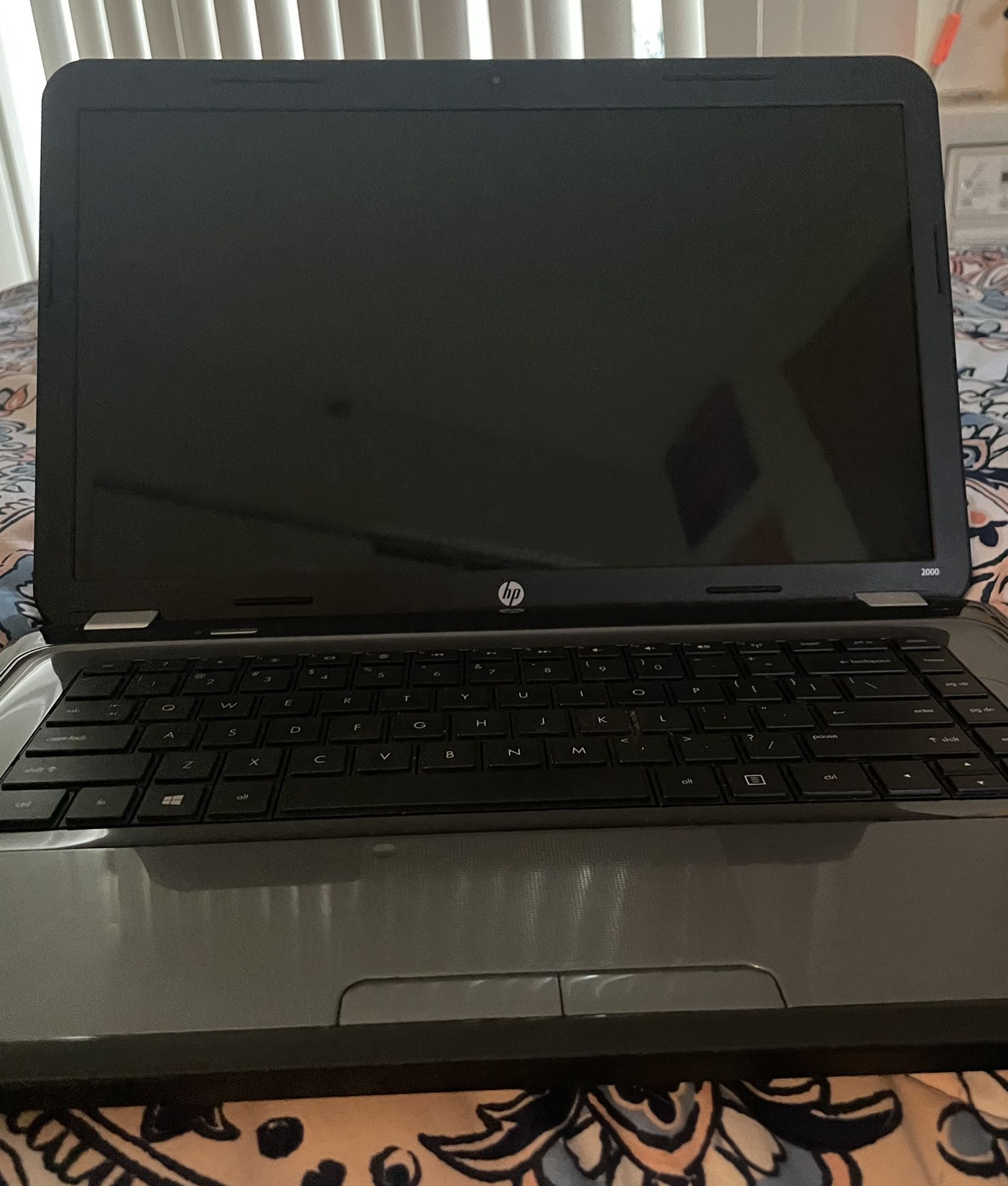HP 2000 Notebook Laptop (Late 2012)