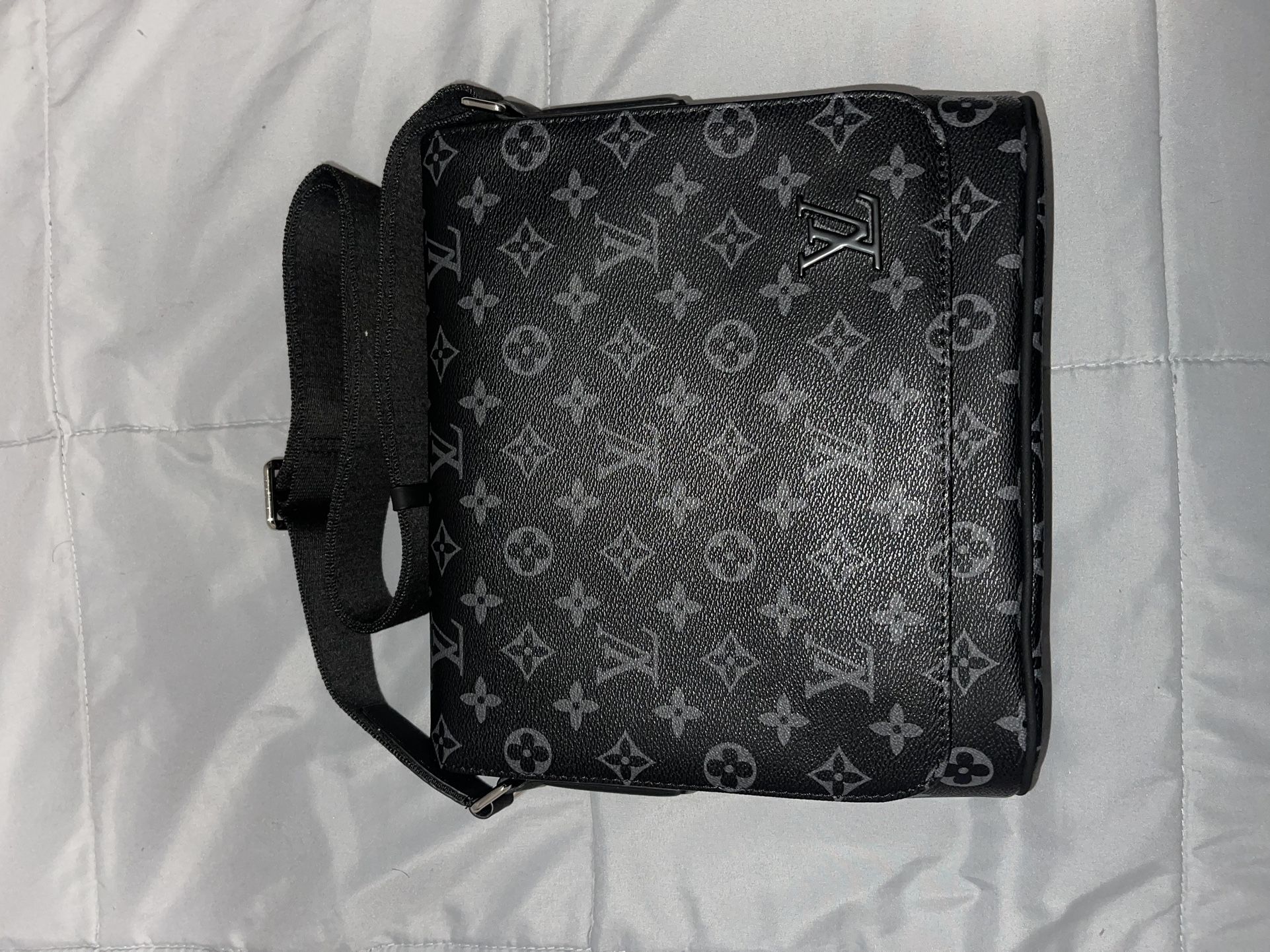 Louis Vuitton duo Messenger for Sale in Lodi, CA - OfferUp