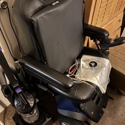 Electric Wheelchair.  Need Battery Replacement 