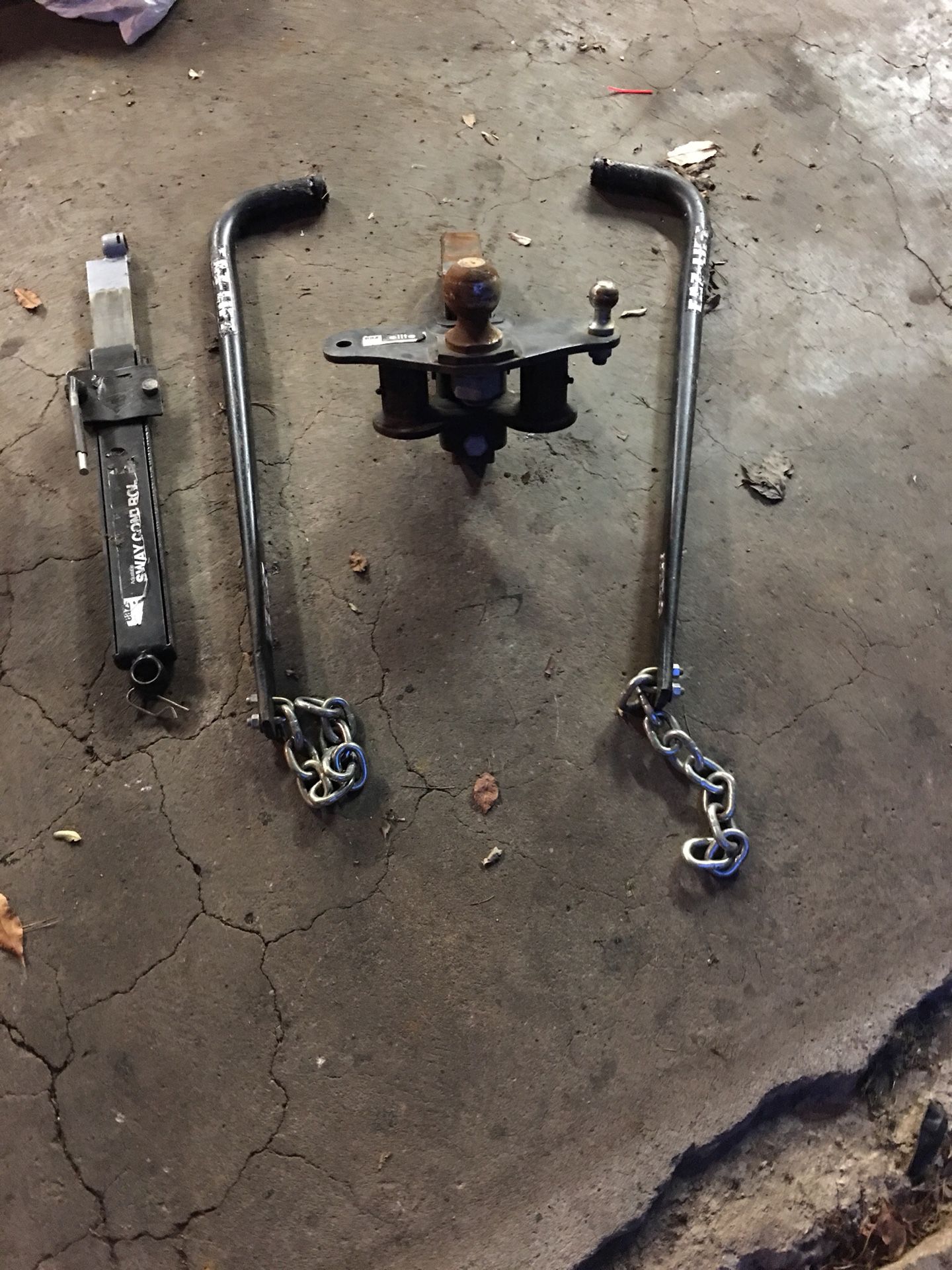 Trailer Hitch and Sway Bars for camper